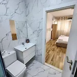 公寓 2e Myslym Shyri 地拉那