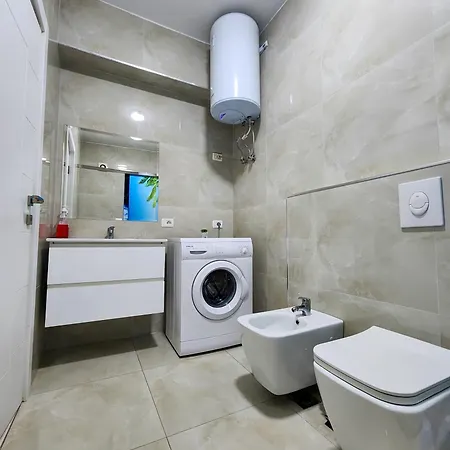 2e Myslym Shyri דירה טיראנה