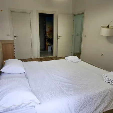 2e Myslym Shyri Apartment